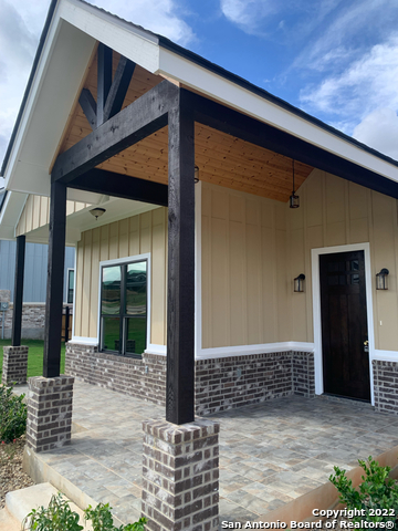 128 Woodbridge, La Vernia, Texas image 2