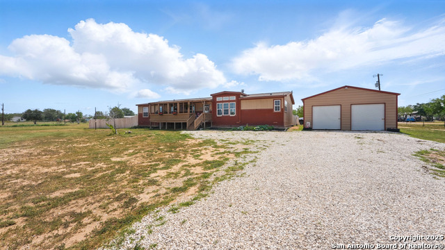 342 County Road 775, Devine, Texas image 5