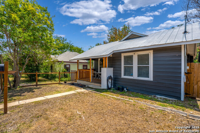 1726 Center, San Antonio, Texas image 3