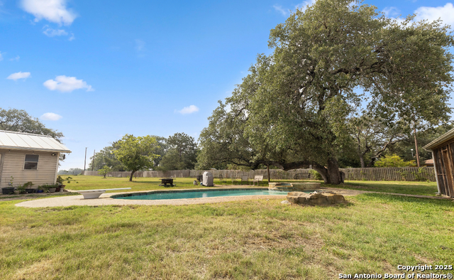 111 Deer Run, Pleasanton, Texas image 12