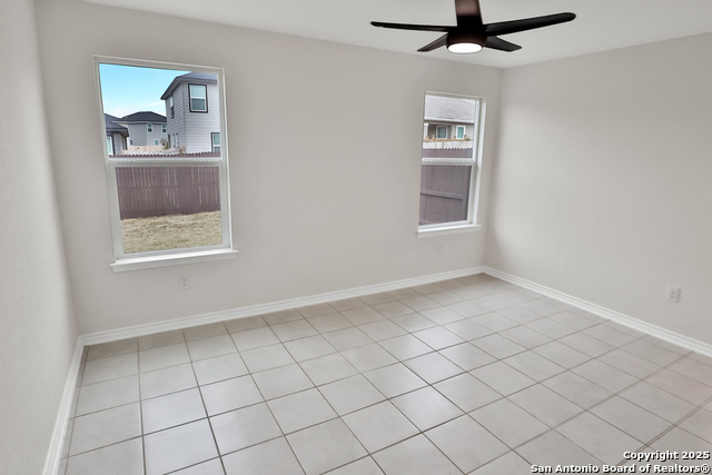 8517 Barefoot Ln, Converse, Texas image 8