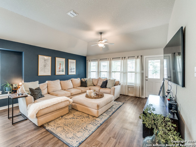 1136 Amber Lake, Seguin, Texas image 3