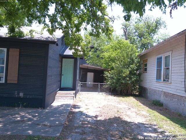 2619 E Houston St, San Antonio, Texas image 10
