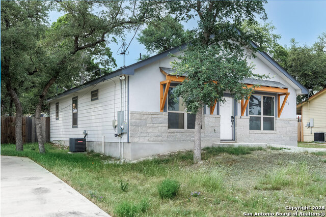 1547 Bonnyview Drive, Canyon Lake, Texas image 2