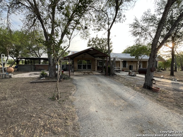 512 Brown Lane, Floresville, Texas image 1