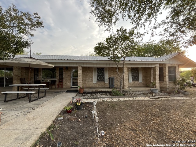 512 Brown Lane, Floresville, Texas image 3