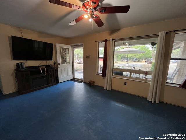 512 Brown Lane, Floresville, Texas image 4