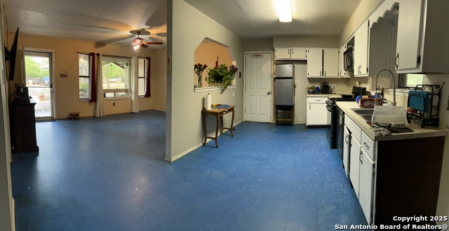 512 Brown Lane, Floresville, Texas image 6