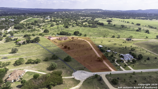 187 Tracks Trail, Center Point, Texas image 3