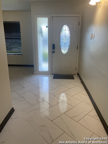 5142 Village Ct, San Antonio, Texas image 2