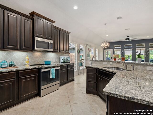 2136 Pioneer Pass, Seguin, Texas image 14