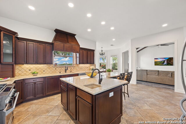 15311 Escarpment Oak, Helotes, Texas image 9