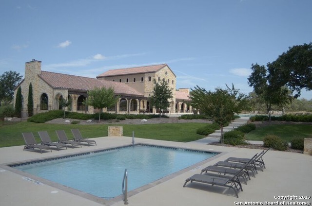 370 Bridle Trail, New Braunfels, Texas image 8