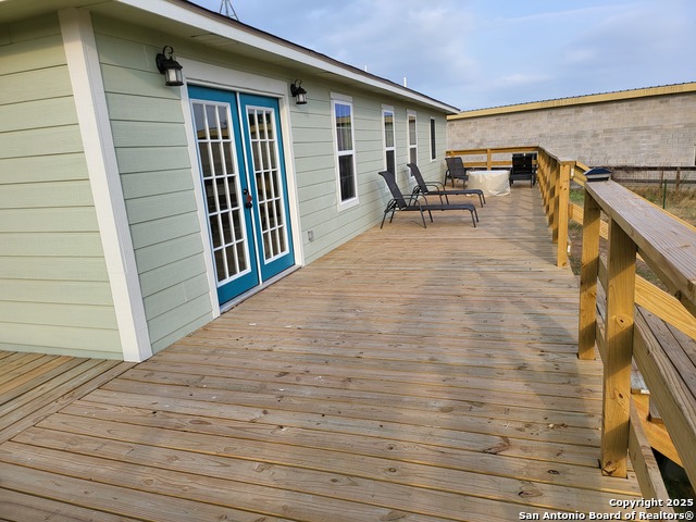 250 Krystal Ray Lane, Floresville, Texas image 6