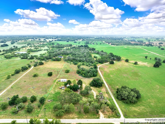 7205 County Road 401, Floresville, Texas image 1