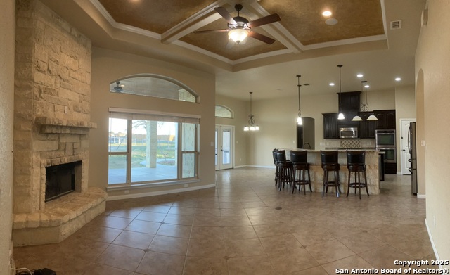 129 S Abrego Crossing, Floresville, Texas image 13