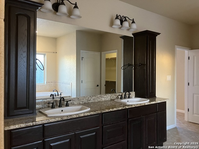 129 S Abrego Crossing, Floresville, Texas image 17