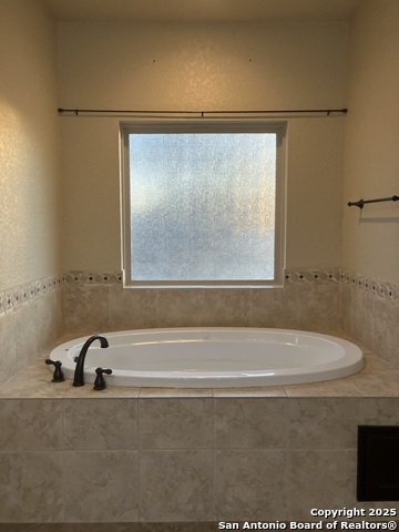 129 S Abrego Crossing, Floresville, Texas image 19