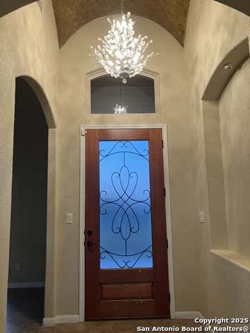 129 S Abrego Crossing, Floresville, Texas image 2