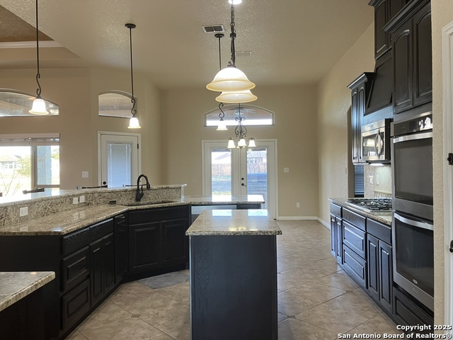 129 S Abrego Crossing, Floresville, Texas image 6