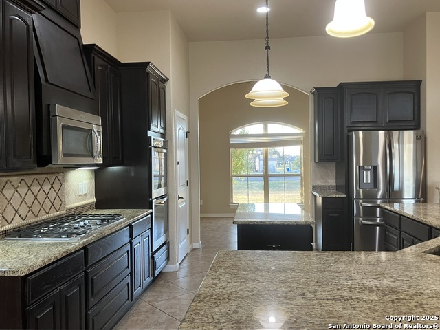 129 S Abrego Crossing, Floresville, Texas image 9