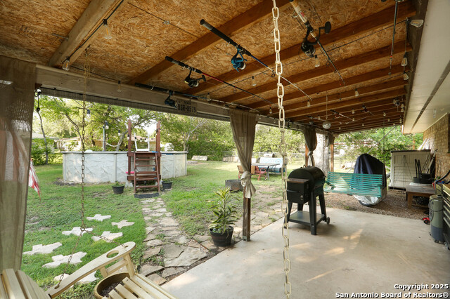 306 W Wetz, Marion, Texas image 17
