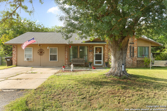 306 W Wetz, Marion, Texas image 2