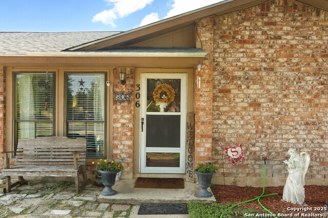 306 W Wetz, Marion, Texas image 3