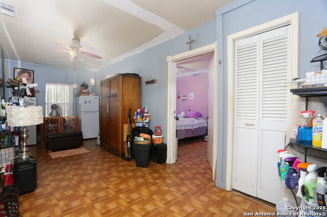 306 W Wetz, Marion, Texas image 9