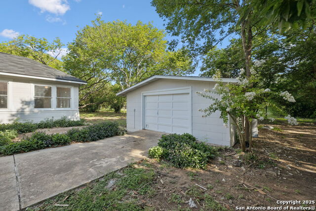 233 May Street, Castroville, Texas image 33