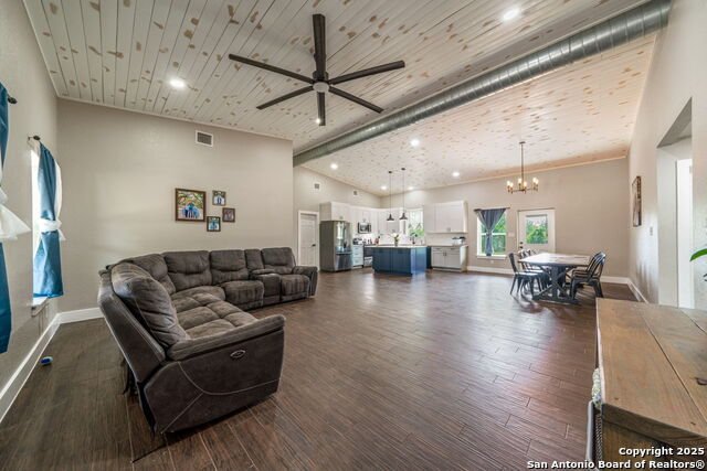 332 County Road 423, Stockdale, Texas image 9