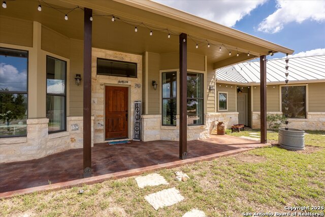122 Twisting Oaks Court, Pipe Creek, Texas image 4