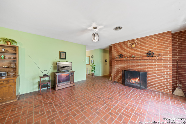 2 Oak Valley, Pleasanton, Texas image 21