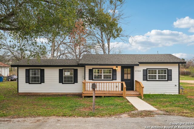 1700 J St, Floresville, Texas image 1