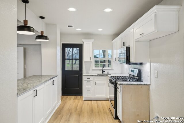 1700 J St, Floresville, Texas image 13