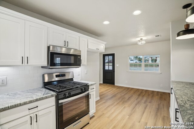 1700 J St, Floresville, Texas image 14