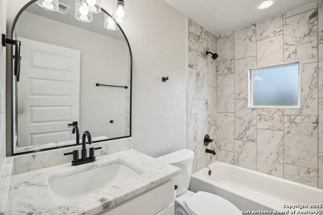1700 J St, Floresville, Texas image 22