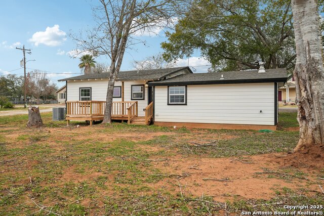 1700 J St, Floresville, Texas image 34