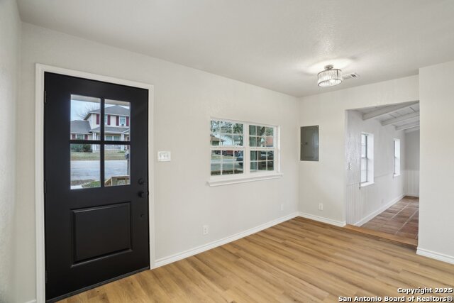 1700 J St, Floresville, Texas image 7