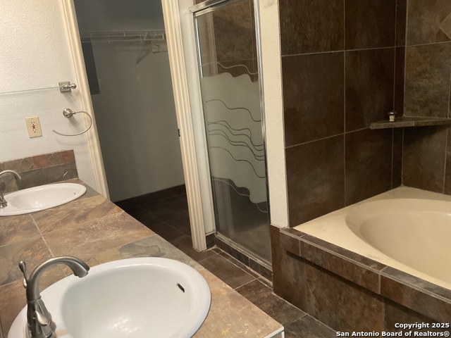 1019 Wild Flower, Floresville, Texas image 13