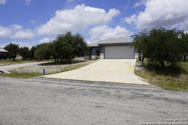 381 Monarch, Canyon Lake, Texas image 2