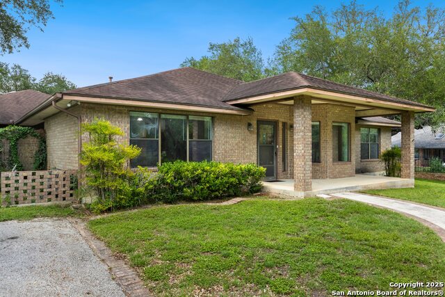 1836 Wayside, Seguin, Texas image 5