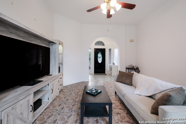 116 River Knl, Castroville, Texas image 7
