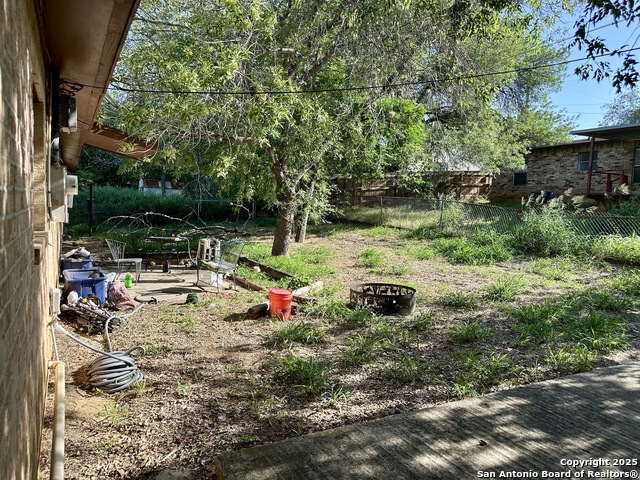 413 N Water, Pleasanton, Texas image 3