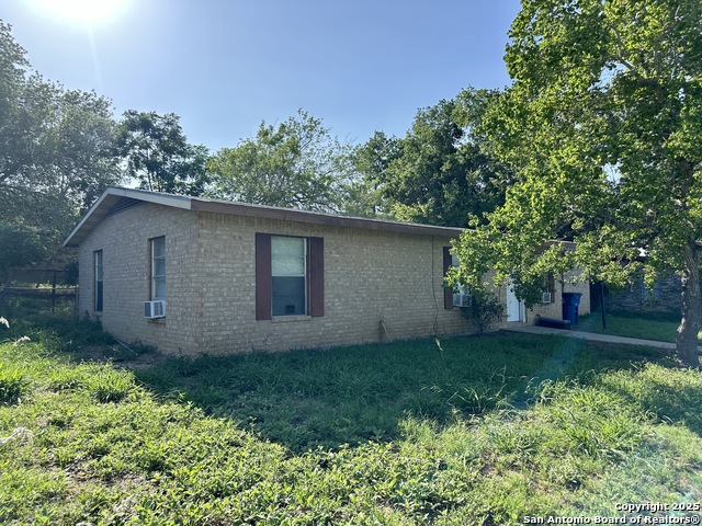 413 N Water, Pleasanton, Texas image 4