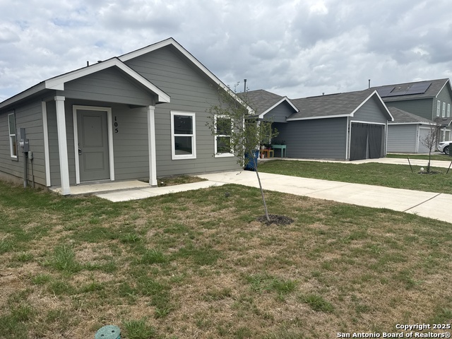 105 Horseshoe Trails, Pleasanton, Texas image 1