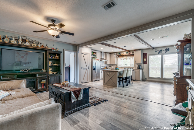 140 County Road 7866, Devine, Texas image 4