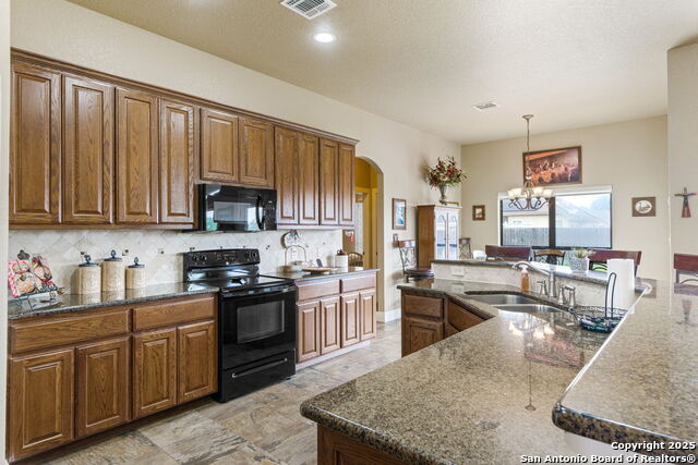 1622 Stonehaven, Pleasanton, Texas image 11