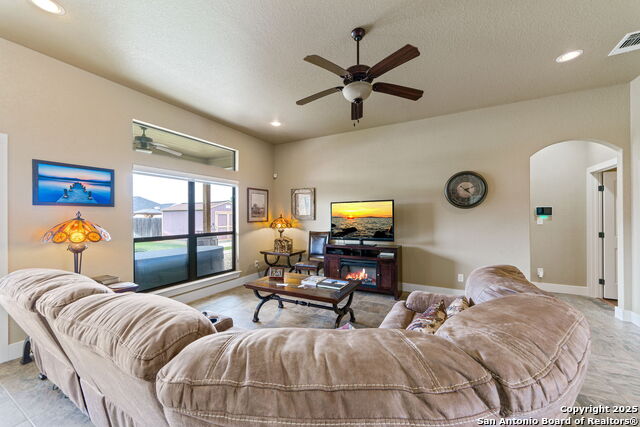 1622 Stonehaven, Pleasanton, Texas image 6