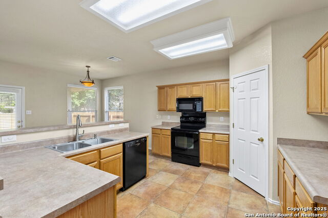 8735 Feather Trl, Helotes, Texas image 11